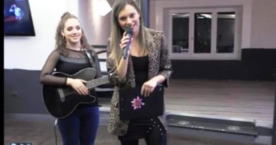 Barbara Perello vince la prima edizione del Festival Talent ideato e condotto da Silvia Santarelli Barbara Perello vince la prima edizione del Festival Talent ideato e condotto da Silvia Santarelli